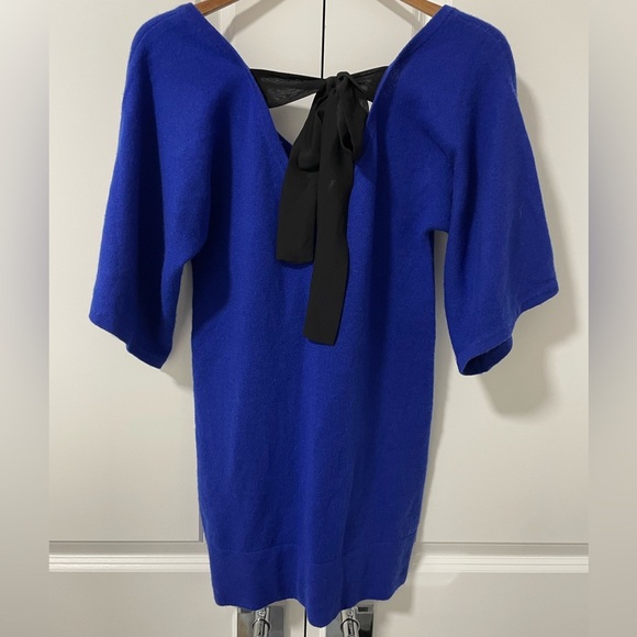 ALISHA LEVINE- cashmere open back tunic top with black bow accent - Picture 2 of 4